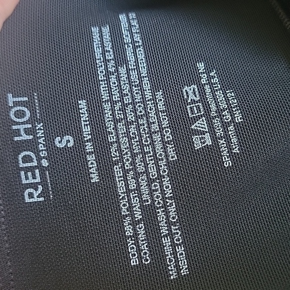 NEW! SPANX Red Hot Black Faux Leather Hi-Rise Leggings Small. - Picture 7 of 10